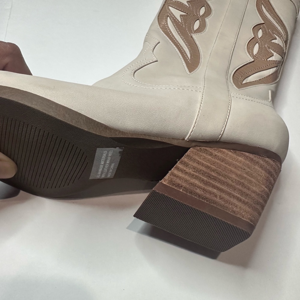 Women's Cream and Tan Western suede Boots - Picture 8 of 10